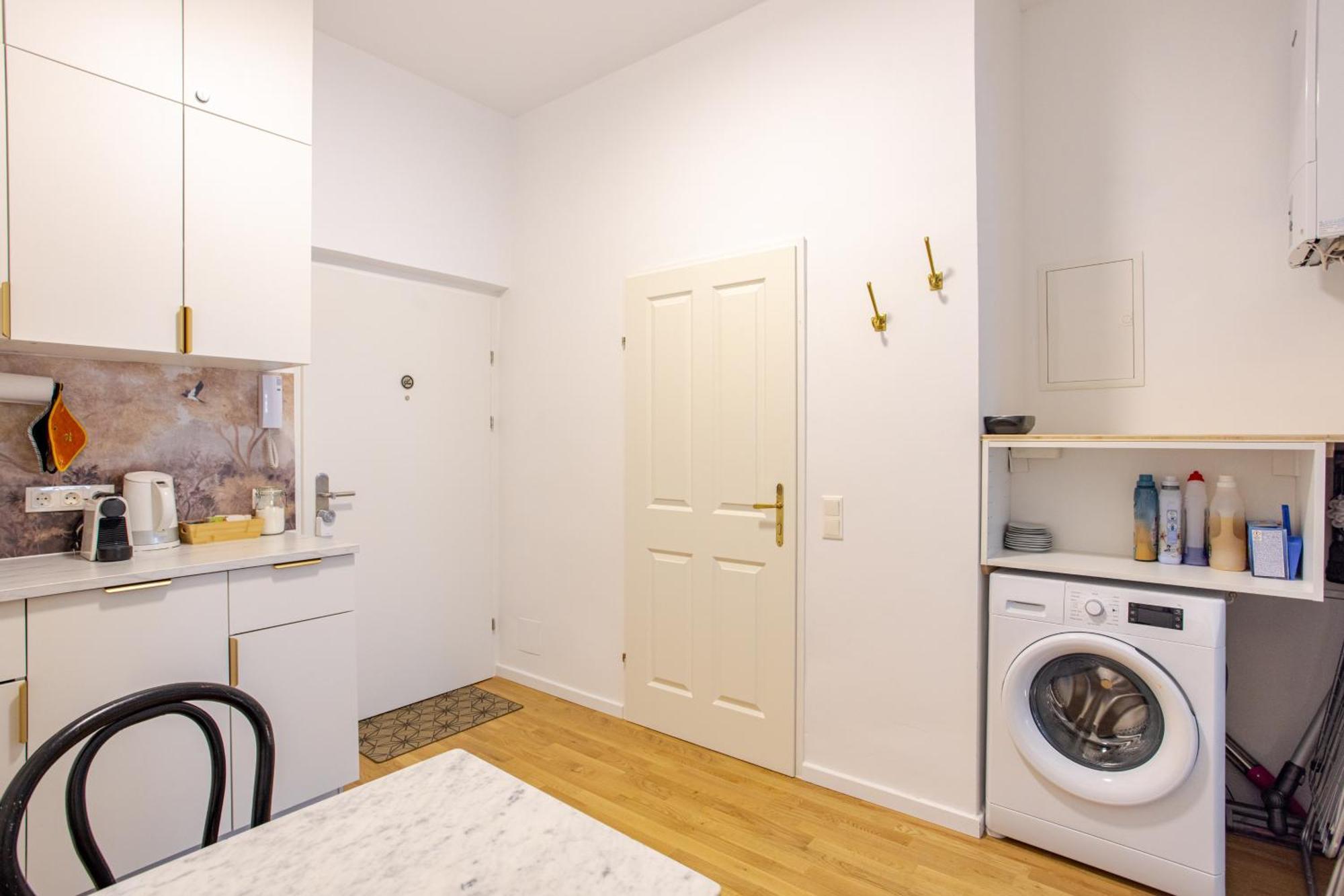 Gemuetliche Wohnung Nur 15 Minuten Ins Stadtzentrum Wina Bagian luar foto